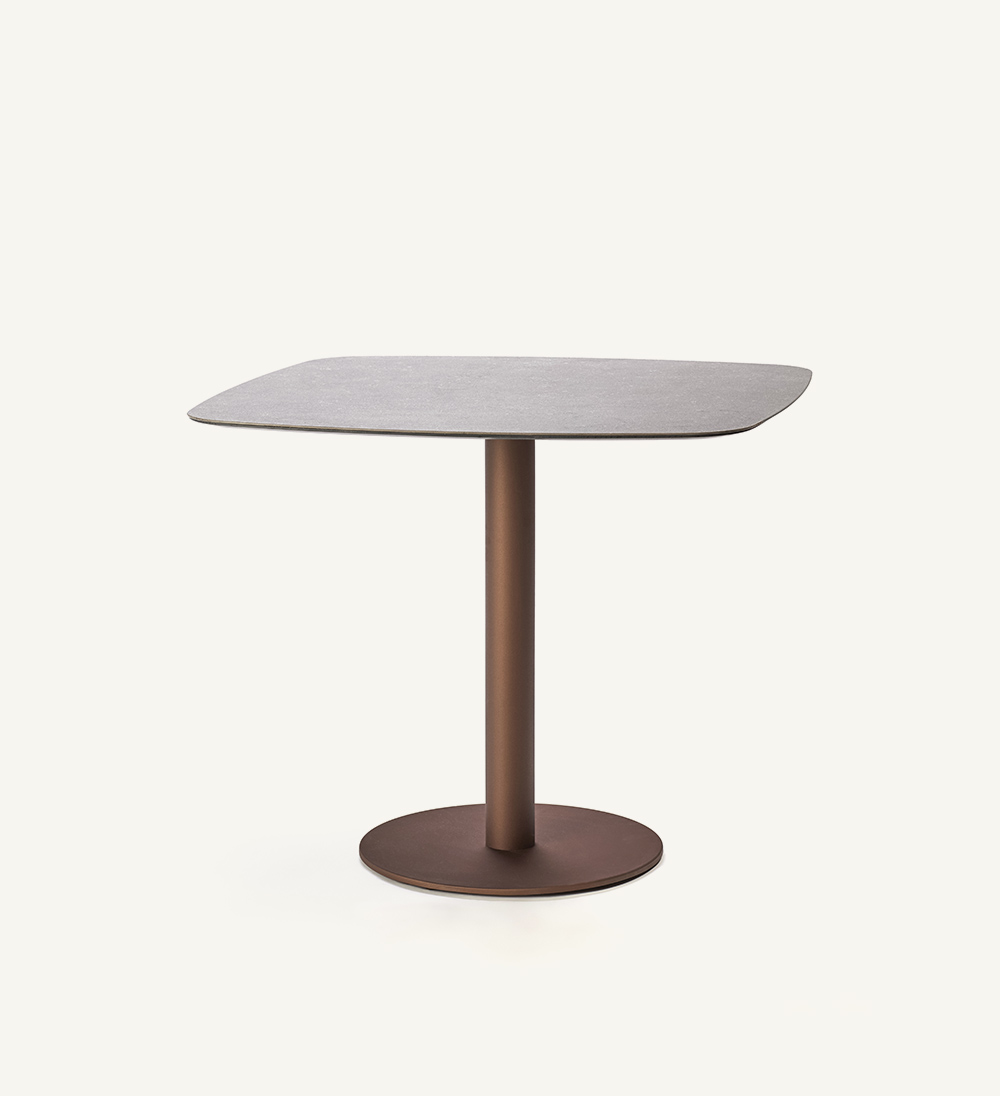 C969-E-90-flamingo-outdoor-01