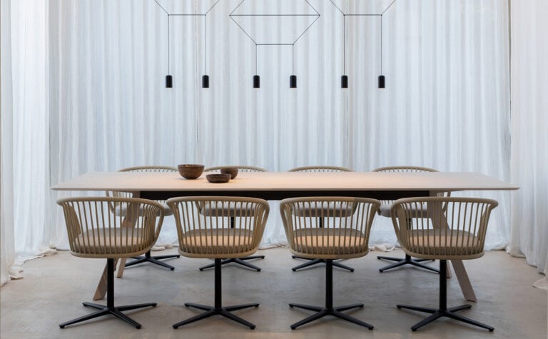 atrivm-dining-table-manel-molina-expormim-handmade-furniture-indoor-04